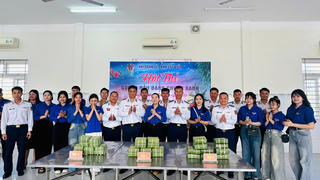 Đà Nẵng: Hải đoàn 21 rộn ràng gói bánh chưng xanh đón Xuân Bính Ngọ 2026