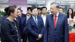 Tổng Bí thư Tô Lâm thăm, chúc Tết cán bộ, phóng viên VTV và VOV