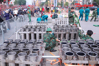 Toàn cảnh trận địa pháo hoa ở Hà Nội chào mừng năm mới Bính Ngọ 2026