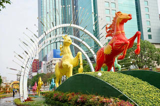 Đường hoa Nguyễn Huệ giữ linh vật sau Tết, tiếp tục thu hút du khách