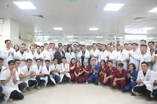 Thủ tướng chúc Tết, kiểm tra công tác ứng trực của ngành Y tế tại Hà Nội