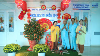 Chăm lo cho bệnh nhân ở lại bệnh viện trong dịp Tết Nguyên đán