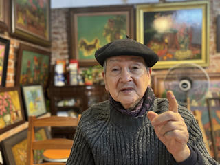 Họa sĩ Phạm Viết Hồng Lam: Nhẩn nha vẽ làng, thong thả làm tranh Tết