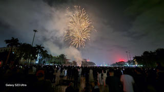 Hưng Yên: Giới trẻ rộn ràng xuống phố đón Giao thừa