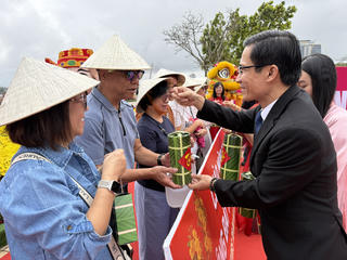 Đà Nẵng: Tấp nập du khách đến đón Tết “Chạm về nguyên bản” Bính Ngọ 2026