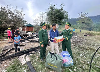 Quảng Trị: Thăm hỏi hộ dân bị hỏa hoạn ngày mùng 2 Tết