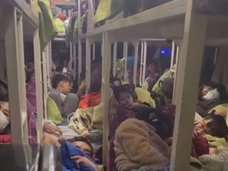 Đà Nẵng: CSGT Đà Nẵng xử lý xe 43 chỗ chở 60 khách