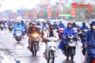 Người dân ùn ùn trở lại Thủ đô trong ngày cuối kỳ nghỉ Tết Nguyên đán 2026