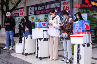 Bến xe Hà Nội chật kín người dân trở lại Thủ đô sau kỳ nghỉ Tết