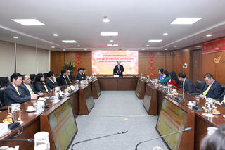 Chi trả gần 7.700 tỷ đồng tới người hưởng lương hưu, người có công và đối tượng bảo trợ xã hội trong dịp Tết Nguyên đán