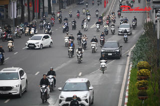 Hà Nội thông thoáng ngày đầu người dân trở lại làm việc sau Tết