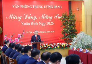 Tổng Bí thư Tô Lâm chúc Tết cán bộ, công chức, viên chức Văn phòng TW Đảng