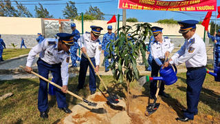 Đà Nẵng: Cảnh sát biển Vùng 2 trồng hơn 650 cây xanh đầu xuân