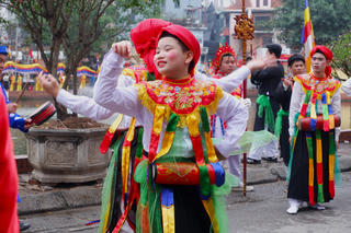 Trẩy hội Triều Khúc, xem trai làng múa “Con đĩ đánh bồng” 