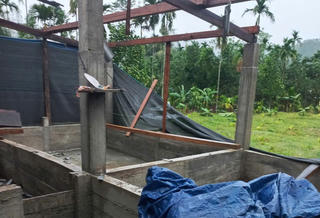 Quảng Ngãi: Lốc xoáy quét qua xã Ba Vì, nhiều nhà dân bị tốc mái