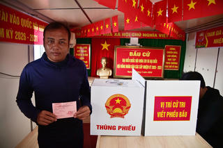 Ngư dân ngoài khơi thềm lục địa phía Nam bỏ phiếu bầu cử