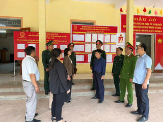 Cán bộ Mặt trận vùng cao chuẩn bị cho ngày bầu cử