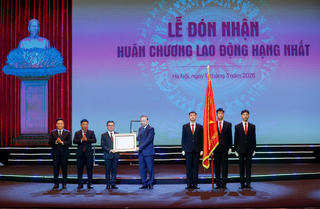 Báo Nhân Dân đón nhận Huân chương Lao động hạng Nhất