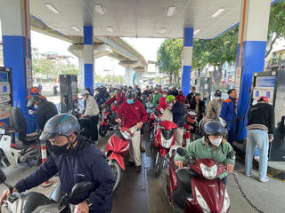 Giá xăng dầu tăng mạnh từ 23h ngày 19/3, RON 95 vượt 30.000 đồng/lít