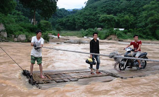 Hàng nghìn nhân khẩu mong mỏi một cây cầu