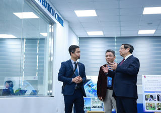 Thủ tướng: Phát triển KHCN không gian vũ trụ trên tinh thần “3 đẩy mạnh,” “3 cùng”