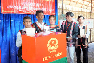 Quảng Ngãi: Hơn 86% cử tri đi bầu, nhiều nơi hoàn thành sớm