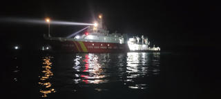 Đà Nẵng: Đưa người dân Cù Lao Chàm bị cô lập về bờ cứu chữa