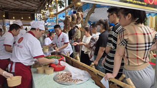 Trẩy hội làng nghề phở Vân Cù