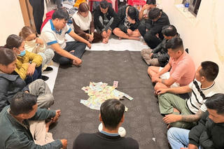 Triệt phá tụ điểm xóc đĩa, bắt giữ 17 đối tượng