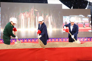 Phó Thủ tướng Bùi Thanh Sơn dự lễ khởi công trường liên cấp ở xã biên giới Cao Bằng