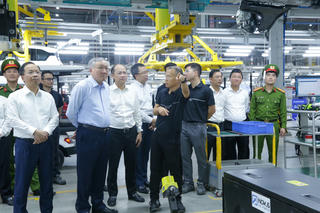 Phó Thủ tướng Thường trực Nguyễn Hòa Bình làm việc tại Khu kinh tế Vũng Áng