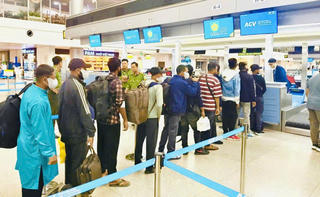 Tây Ninh: Trục xuất 11 người nhập cảnh du lịch nhưng ở lại làm việc trái phép