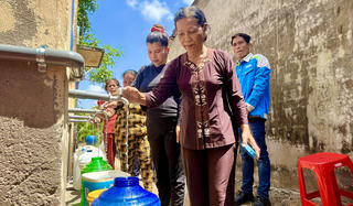 Trao máy lọc nước hỗ trợ người dân vùng hạn mặn tại Cần Thơ