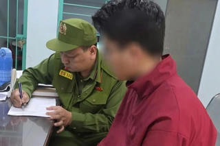 Xử lý đối tượng đặt máy quay lén nhà vệ sinh nữ ở Hà Nội