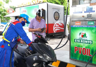 Cú hích từ xăng sinh học E10