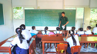 Thầy giáo mang quân hàm xanh miệt mài gieo chữ nơi tiền tiêu Tổ quốc