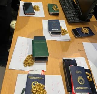 Từ Hàn Quốc về Hải Phòng, 20 hành khách đeo, giấu gần 7kg vàng