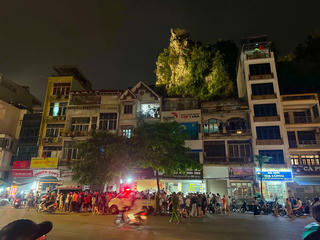 Quảng Ninh: Nam sinh 20 tuổi ngã từ vách núi Bài Thơ