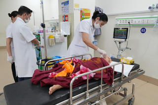 Vụ xe ô tô 29 chỗ lao xuống vực ở Phú Thọ: Khẩn trương cứu chữa cho các nạn nhân