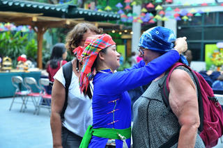 Làm du lịch để sống thân thiện với núi rừng