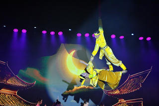 Khi xiếc và cải lương kết hợp kể về cuộc đời Phật hoàng Trần Nhân Tông