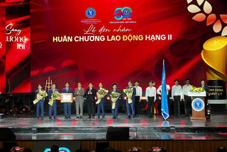 Trường Đại học Luật TP Hồ Chí Minh đón nhận Huân chương Lao động hạng Nhì