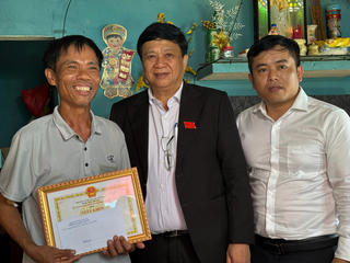 Biểu dương người cứu 2 trẻ em bị đuối nước ở vịnh Đà Nẵng