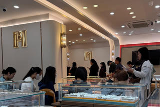 Vàng trải qua một tháng 3 biến động dữ dội