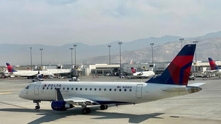 Các hãng hàng không Mỹ gặp khó khăn do giá nhiên liệu tăng cao