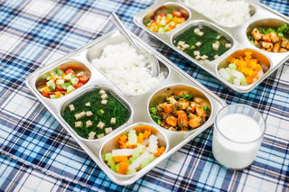 Niềm tin cho bữa ăn bán trú