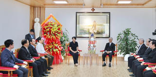 Chủ tịch Mặt trận tỉnh Lâm Đồng thăm, chúc mừng Tòa Giám mục Đà Lạt nhân Lễ Phục sinh 2026