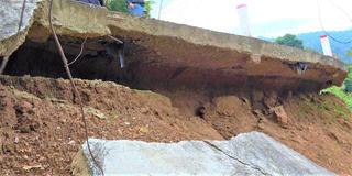 Đà Nẵng: Khảo sát điểm sạt lở nguy hiểm trên tuyến đường ĐH4.NG