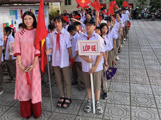 Nhà giáo nghỉ hưu được tiếp tục giảng dạy: Gỡ khó nhân lực, tránh “giữ chỗ”