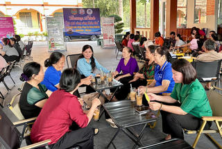 TP Hồ Chí Minh: Cán bộ Mặt trận 'cà phê sáng' với người dân